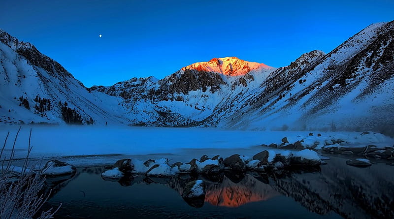 Moon over mountain lake in winter, rocks, moon, mountains, twilight ...