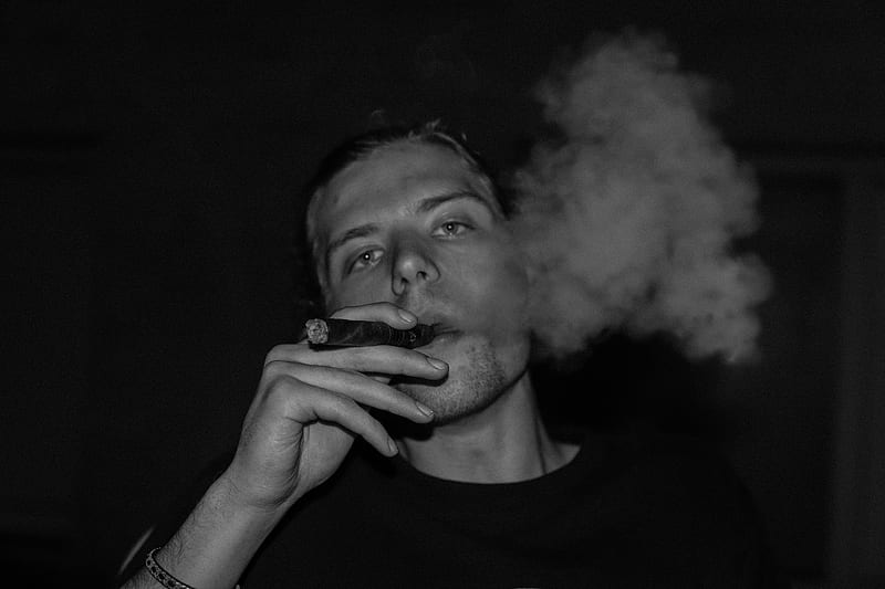 greyscale of man smoking, HD wallpaper