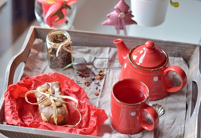 In red breakfast, Red holidays, christmas tree, spice, tray, cup, cup tea, sweet cake, bread of ginger, HD wallpaper