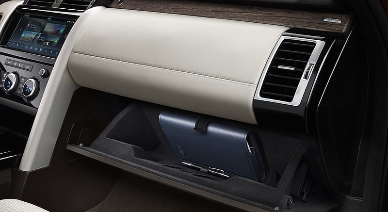 2018 Land Rover Discovery - Glove Compartment , car, HD wallpaper