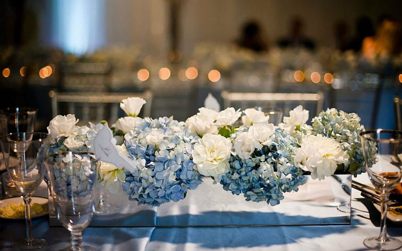 Hermoso arreglo floral, arreglo, mesa, flores, azul, Fondo de pantalla HD |  Peakpx