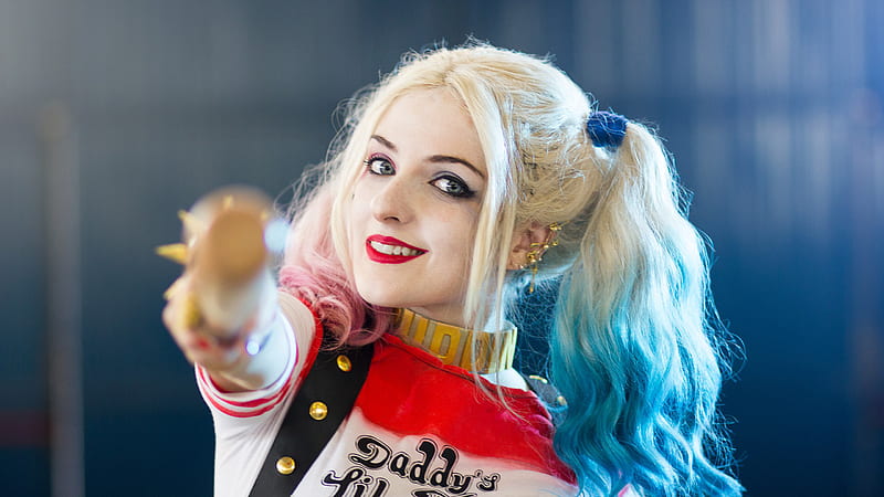Gray Eyes Harley Quinn With Blur Background Harley Quinn, HD wallpaper
