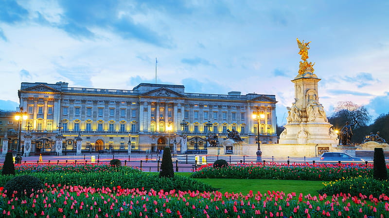 Buckingham Palace With Lights During Evening Time In London England Travel, HD wallpaper