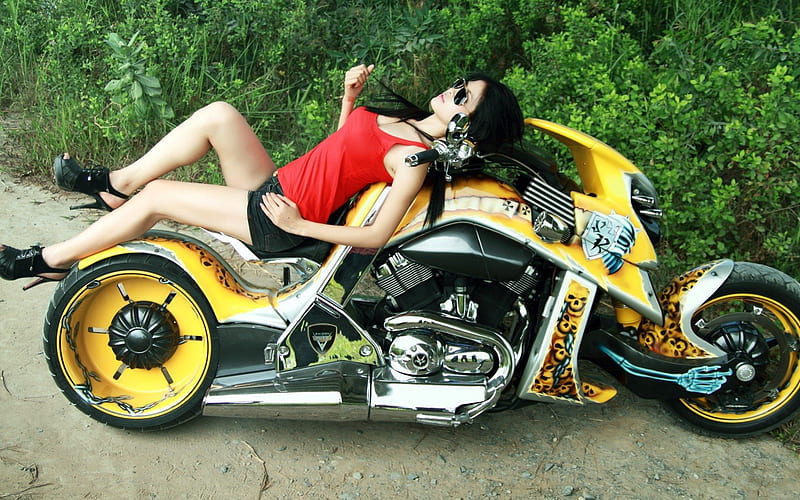 Custom Chopper, airbrush, yellow, form, tuning, brunette, girl, asian, bike, skull, chopper, HD wallpaper