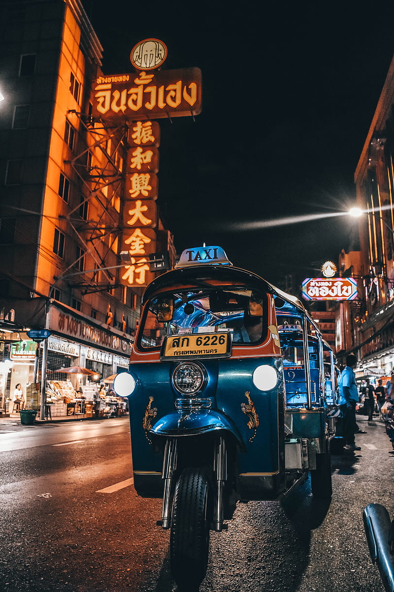 blue auto rickshaw on road, HD phone wallpaper