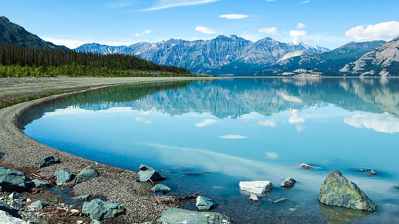 Hình nền màn hình desktop Yukon sẽ giúp bạn trải nghiệm những cảnh vật hoang sơ của miền Bắc và cảm nhận sự hùng vĩ của núi non.