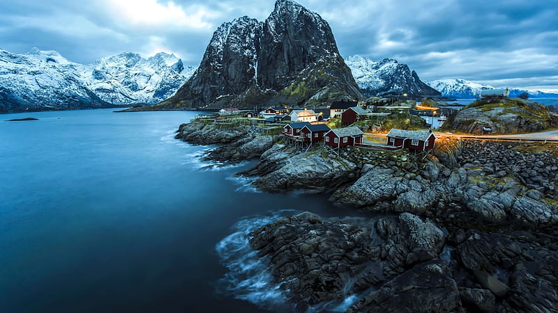 fishing village on a cove in norway r, rocks, mountains, dusk, village, r, cuve, lights, HD wallpaper