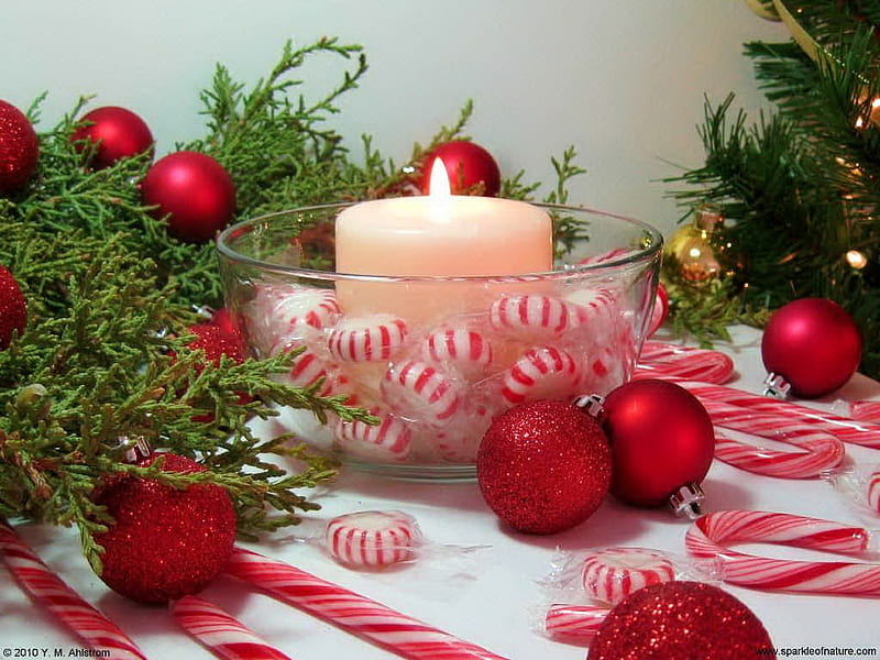 Peppermint Christmas, red, candle, balls, green, christmas, boughs, peppermints, HD wallpaper