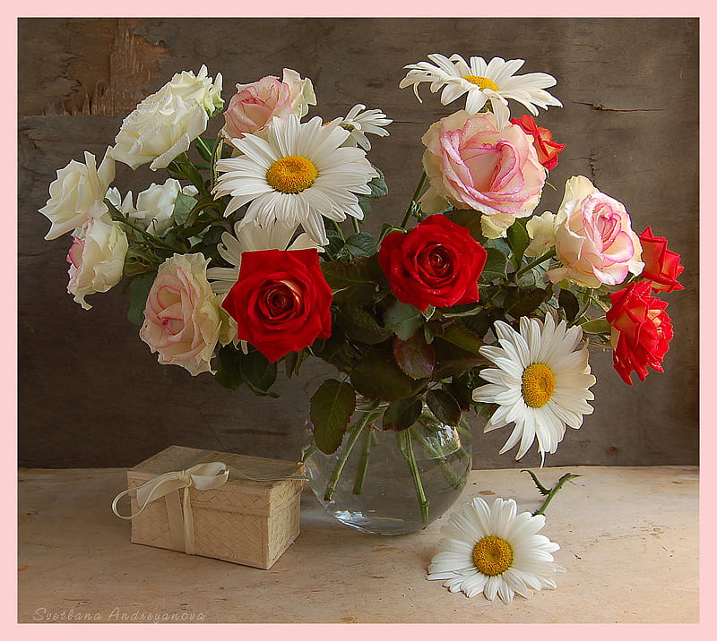 still life, red, vase, box, bonito, harmonious, graphy, nice, flower bouquet, pink, super, colors, gift, roses, daisies, water, cool, flower, 2011, white, HD wallpaper