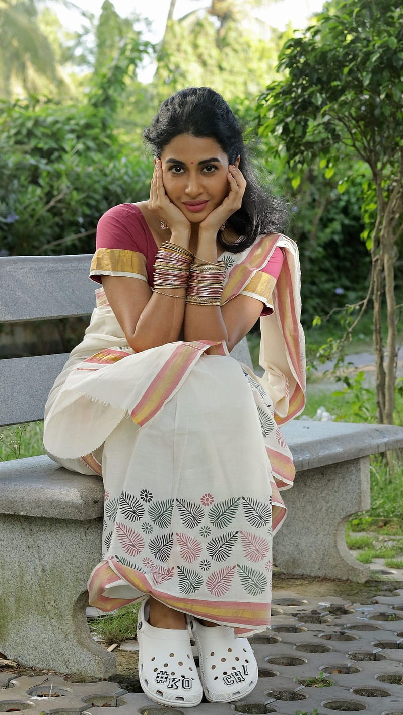 Gayatri Iyer, gayatri iyer, telugu actress, HD phone wallpaper | Peakpx