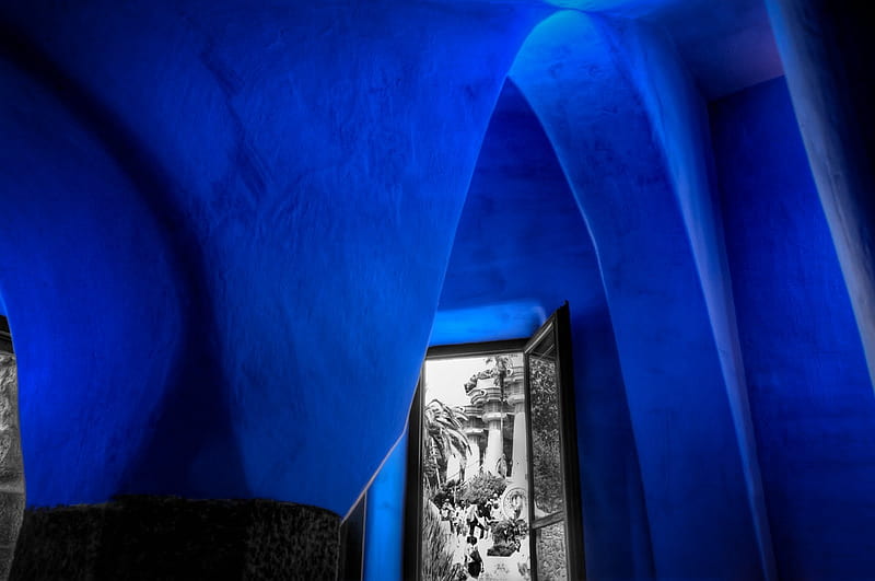Room at Park Guell in Barcelona, Spain, architecture, arcade, blue, door, HD wallpaper
