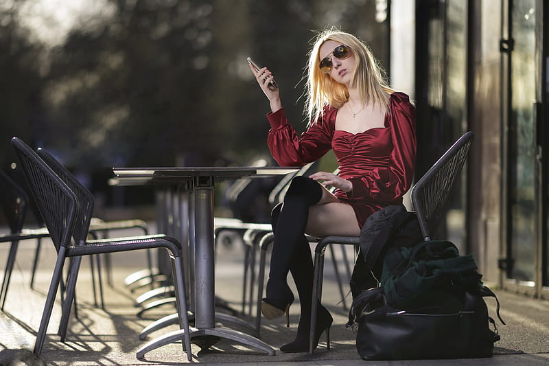 Blonde Girl With Shades Using Phone, blonde, girls, model, HD wallpaper