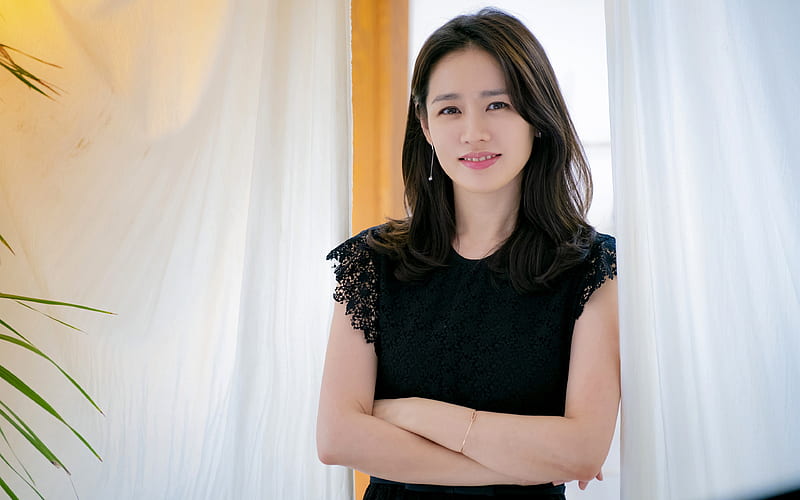 Son Ye-jin, portrait, South Korean actress, black dress, beautiful woman, HD wallpaper