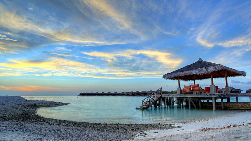 bungalows and arbor off a maldives beach, beach, bungalows, pebbles, arbor, sea, HD wallpaper