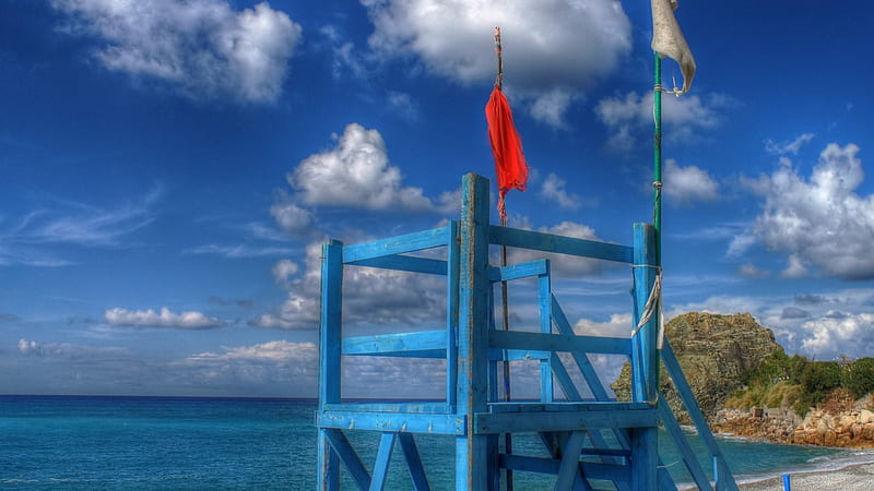 lifeguard stand on an italian beachr, beach, stand, flags, r, clouds, sea, lifeguard, HD wallpaper