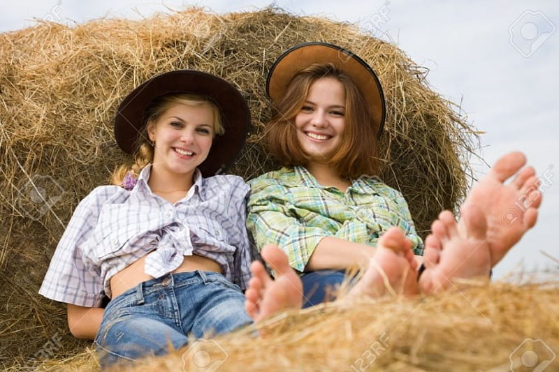 Country Girls, cowgirl, jeans, country, hay, hat, HD wallpaper