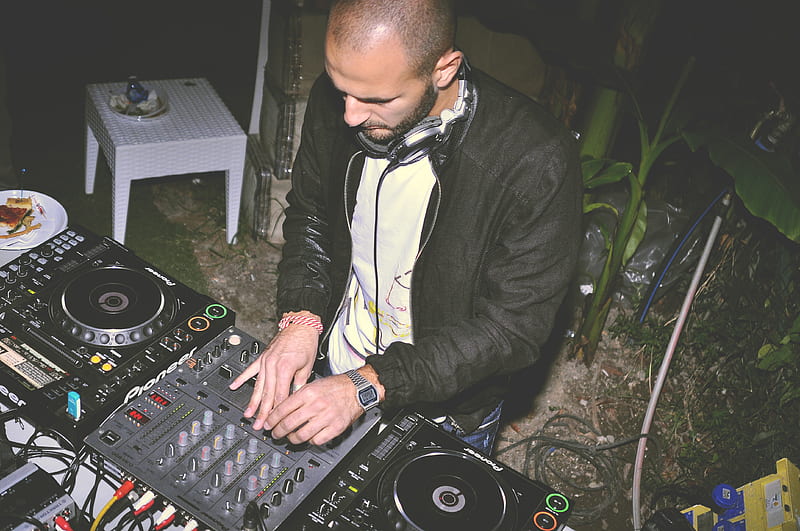 man using DJ audio mixer at night, HD wallpaper