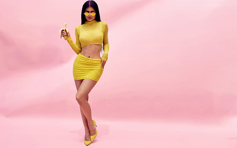 Kylie Jenner, 2018, hoot, Quay X, Hollywood, beauty, yellow dress,  brunette, HD wallpaper | Peakpx