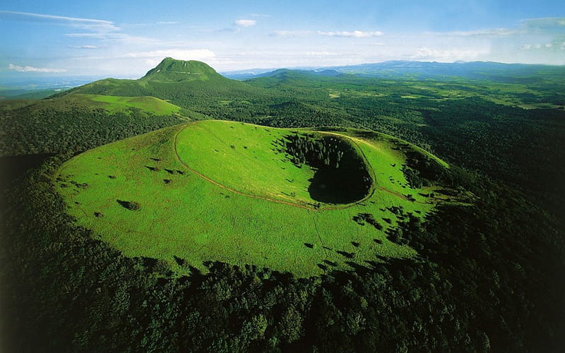 The Puy de Dome, Auvergne volcano range, Puy-de-Dome, France, Puy-de-Dome, range, Auvergne volcano, France, nature, HD wallpaper