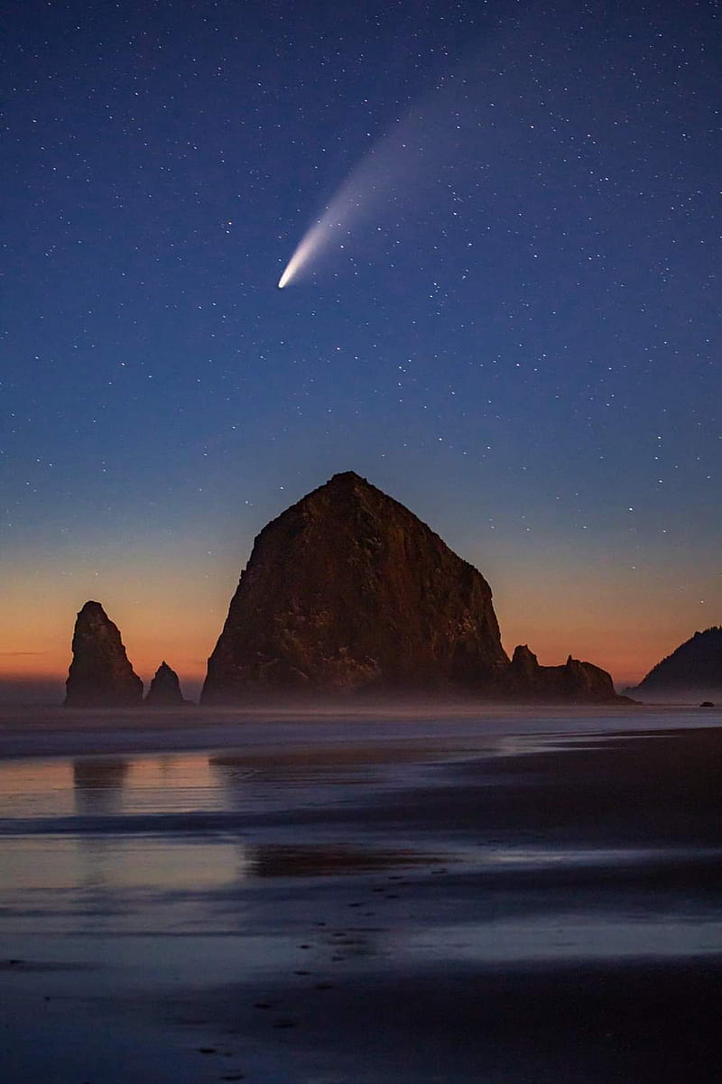 Cannon Beach Neowise, coast, comet, night, oregon, sky, HD phone wallpaper