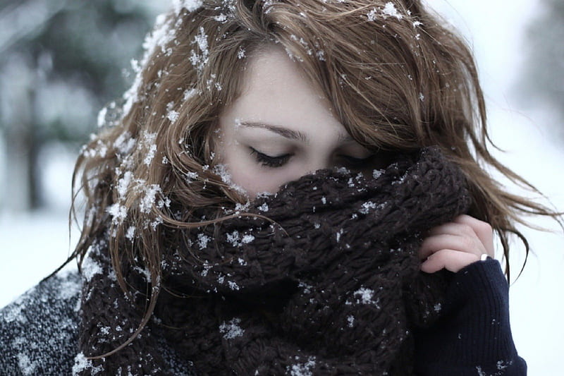 Winter Scent, scent, bonito, woman, winter, snowflake, graphy, girl, snow, snowflakes, scarf, face, HD wallpaper