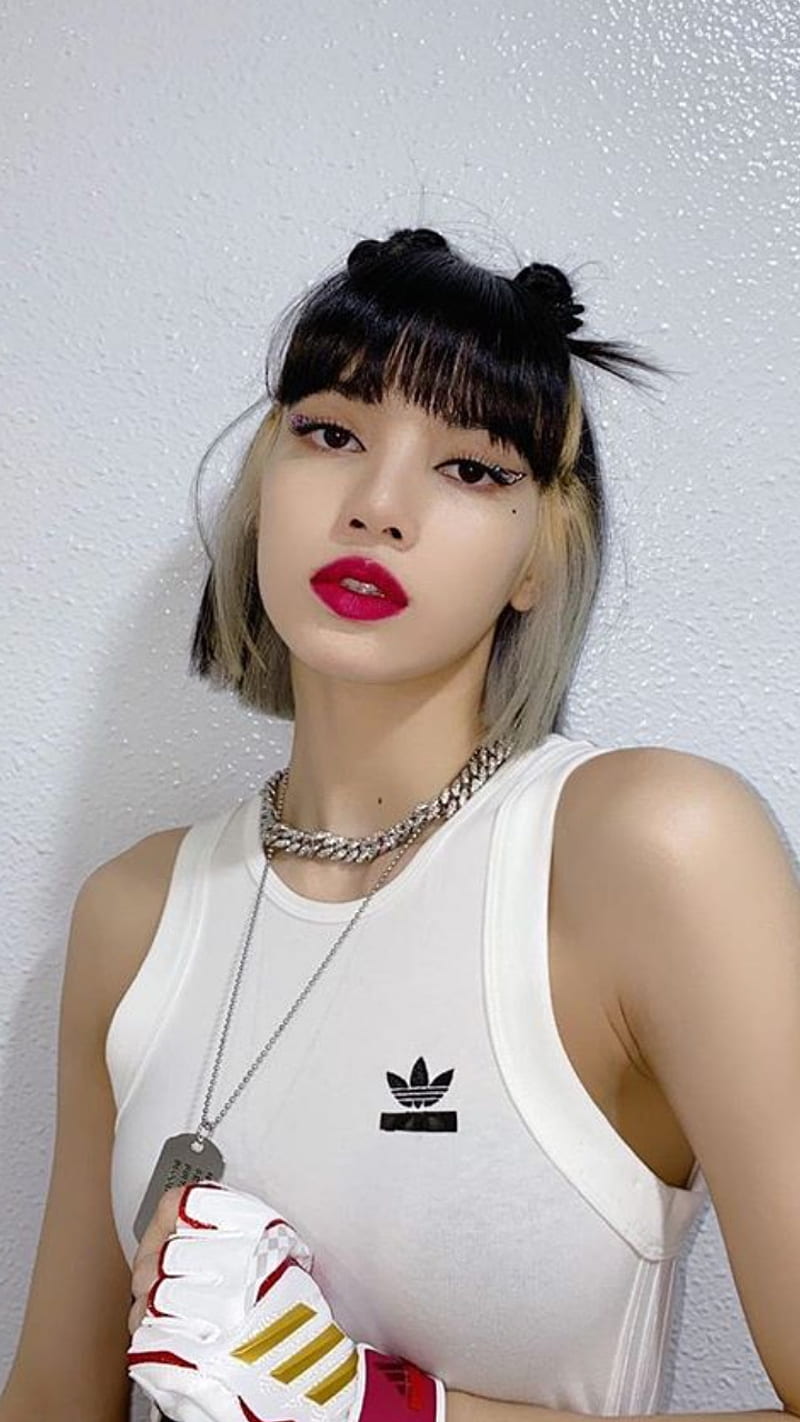 12 Times BLACKPINK's Lisa Proved She Has the Best Bangs in the Business |  Teen Vogue