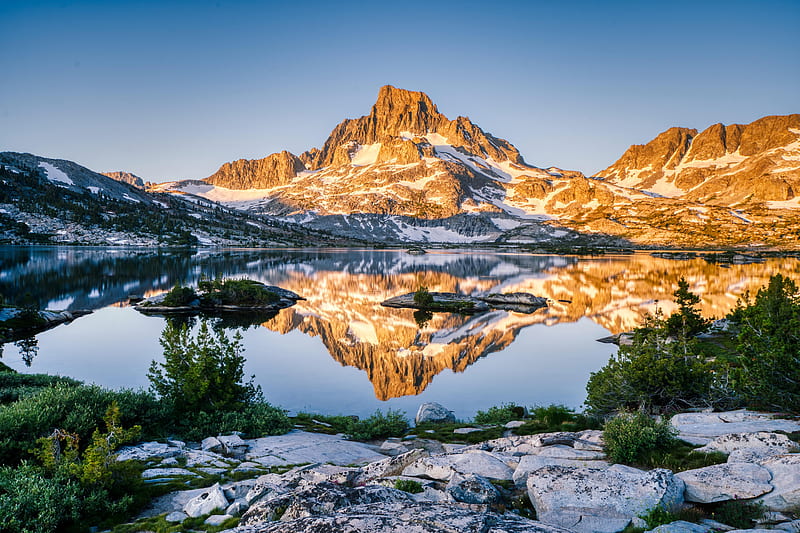 Alpine sunrise deep in the mountains of the Sierra Nevada, California, reflection, usa, lake, water, snow, sky, HD wallpaper