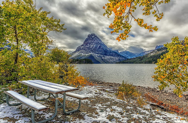 First snow in mountains, rest, autumn, view, bench, bonito, sky, clouds, lake, winter, mountain, snow, first, HD wallpaper