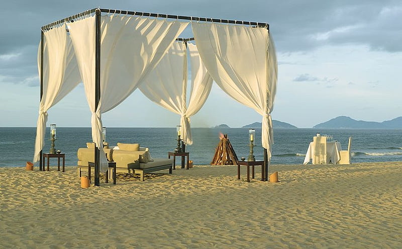 Set for romance, dinner, lantern, clouds, beach, sand, flame, chairs, gorgeous, romantic, romance, curtains, tabels, fire pit, cushions, tablecloth, fire, camp fire, white, sofa, pillows, HD wallpaper