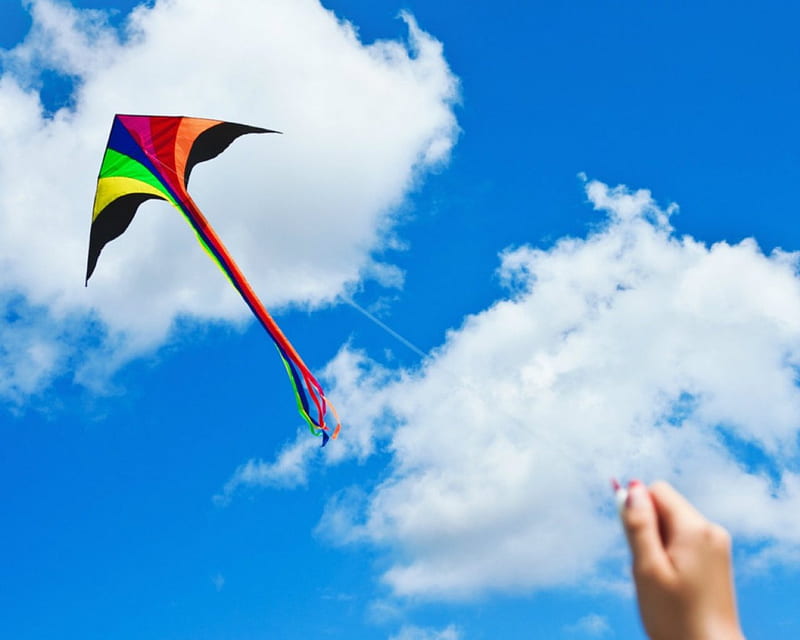 Kite and blue sky, hand, kite, sky, blue, HD wallpaper