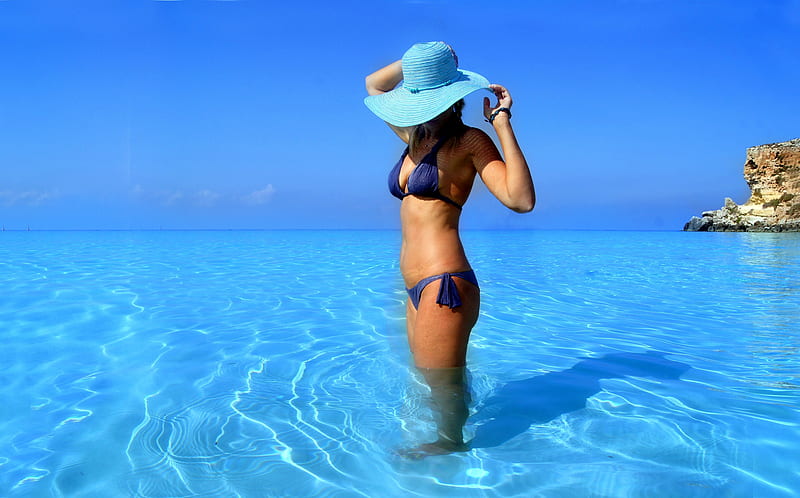 Bikini Model in Blue, water, model, blue, bikini, hat, HD wallpaper