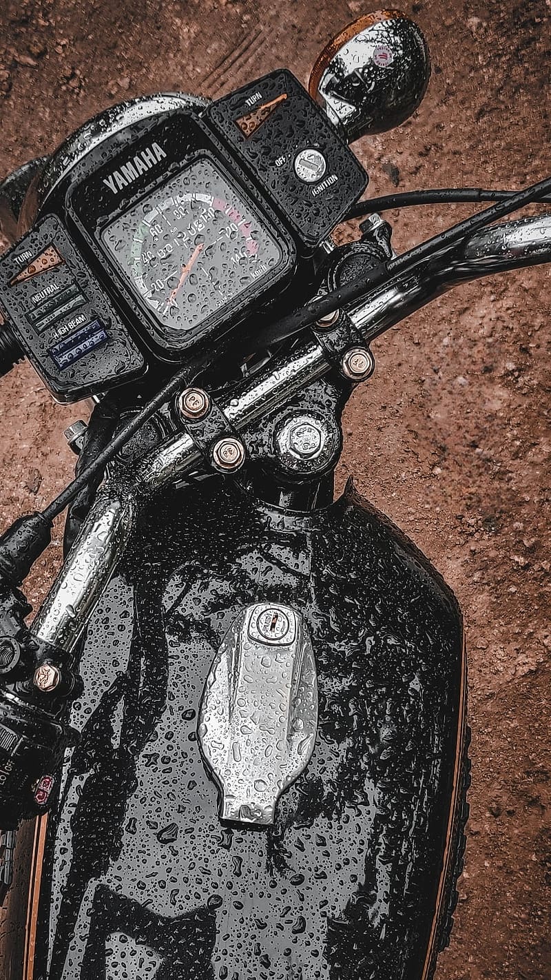 Rx100 , Waterdrops On Bike, black bike, yamaha bike, HD phone wallpaper