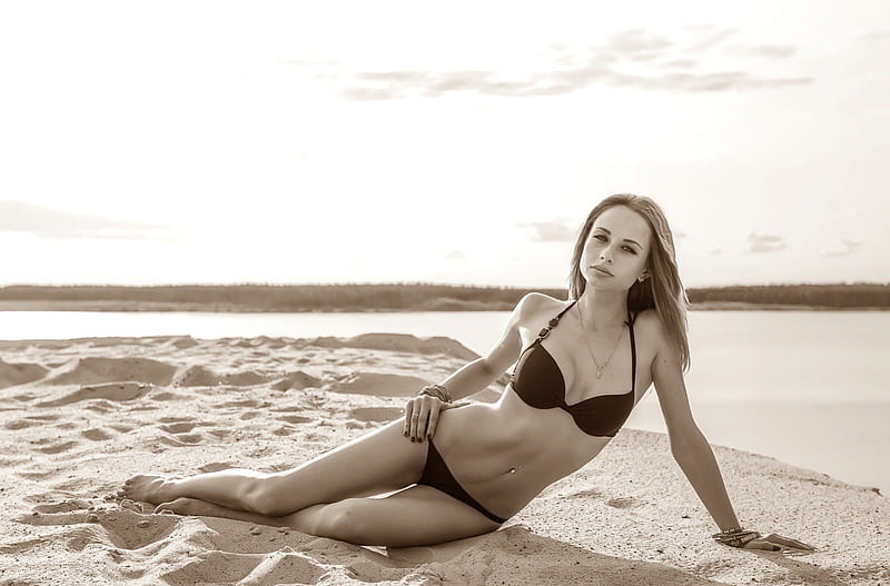 Beauty of the Beach, sepia, sand, model, body, beauty, woman, HD wallpaper