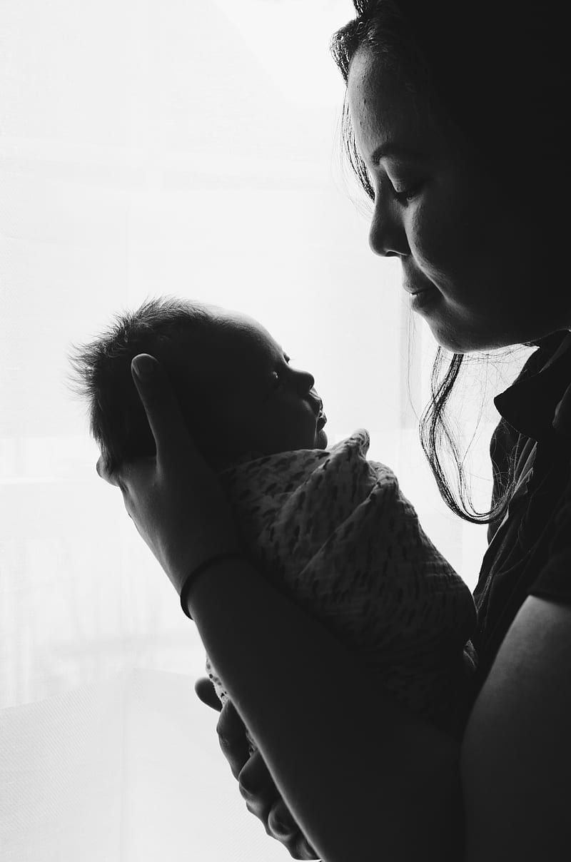 grayscale graphy of woman carrying a baby, HD phone wallpaper