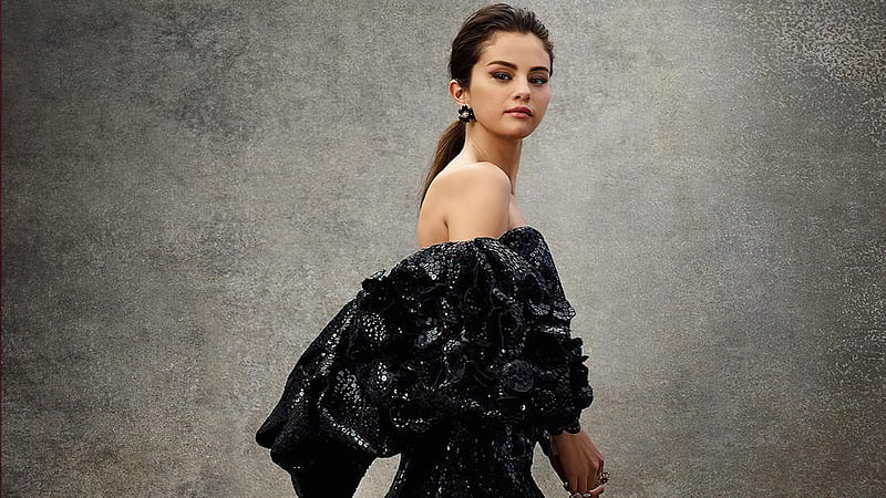 Selena Gomez Vogue Photshoot 2020, selena-gomez, celebrities, girls, music, hoot, HD wallpaper
