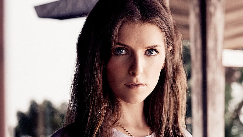 Brown Hair And Gray Eyes Anna Kendrick With Shallow Background Anna Kendrick, HD wallpaper