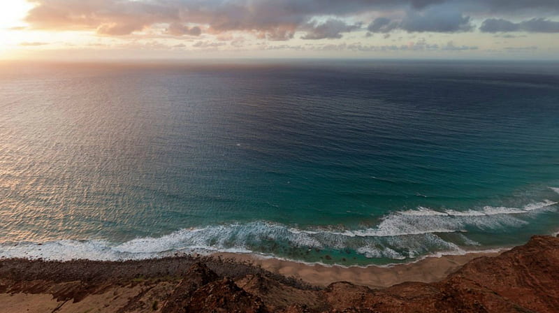 Sunset at horizon, sand, cliffs, hawaii, ocean, evening, clouds, HD wallpaper