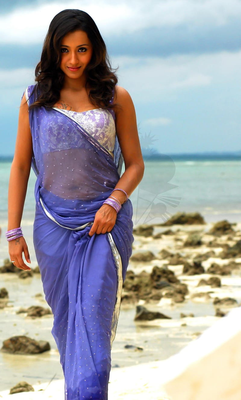 Trisha Queen, beach, cute, eyes, hair, krishnan, saree, scooty, south, HD phone wallpaper