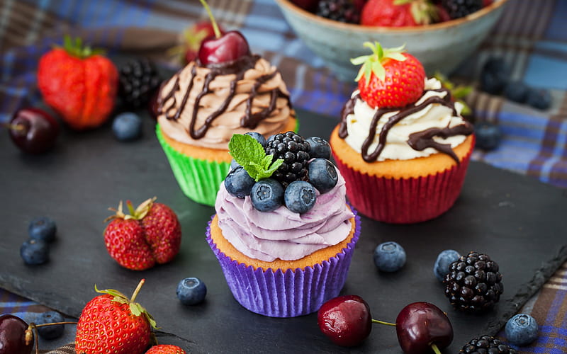 sweet cupcakes, dessert, pastries, cakes, berries, blueberries cupcakes, strawberries, HD wallpaper