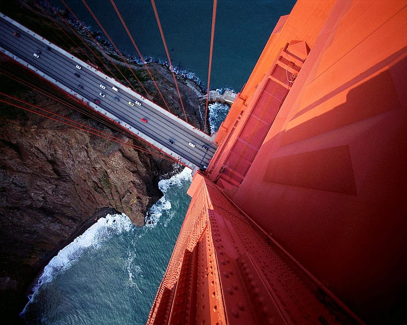 Looking Down on the Golden Gate Bridge, architecture, altitudes, rock, high, carros, metal, water, bridge, nature, HD wallpaper