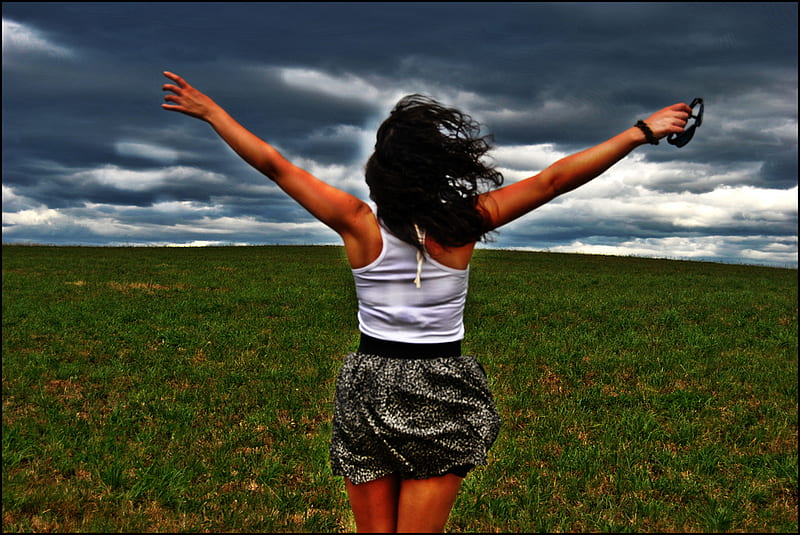 I'm just a girl!, wind, abstract, sky, clouds, happy, 3d, girl, green, gris, field, HD wallpaper