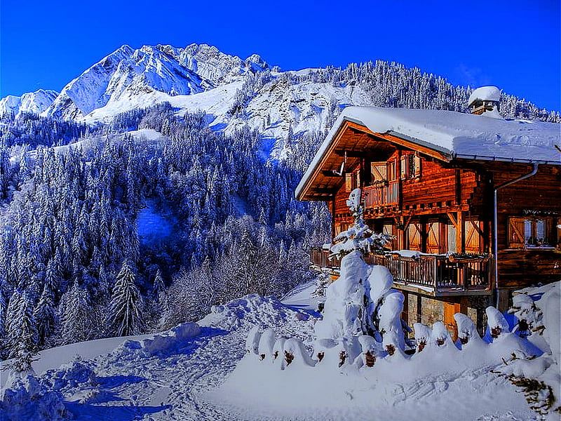 Mountain chalet, mountain, chalet, nature, bonito, clouds, snowy, sky, winter, HD wallpaper