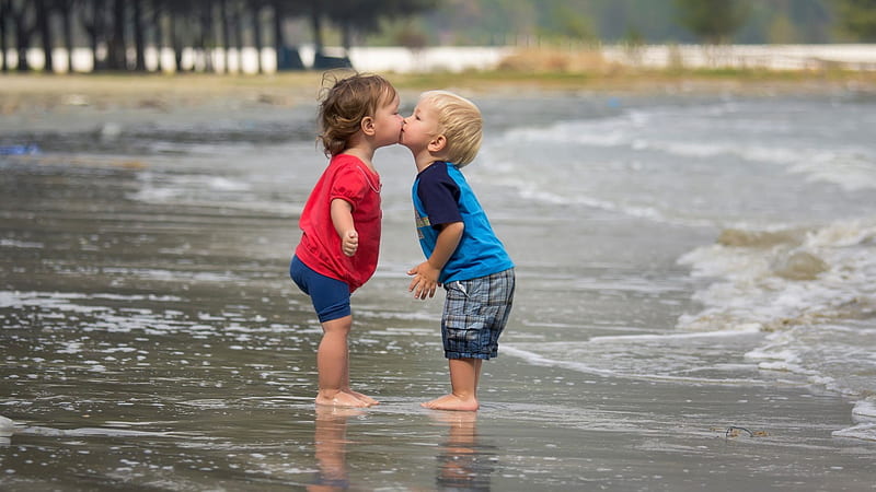 Cute Kids Are Standing On Beach Water Kissing Each Other Wearing Red Blue Dress Cute, HD wallpaper