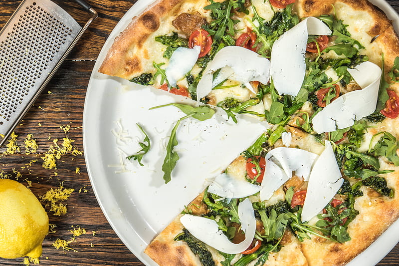 several sliced of vegetable pizza on round white platter, HD wallpaper