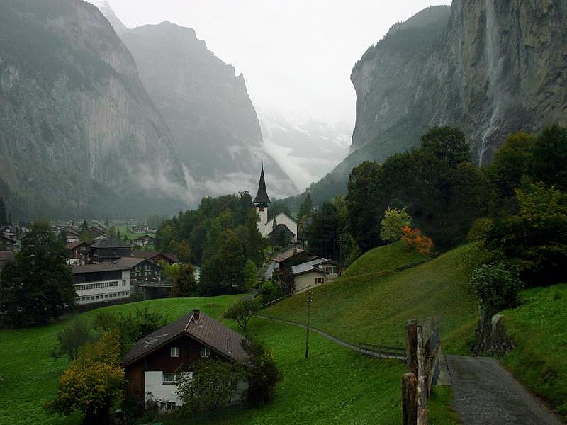 Lauterbrunnen Valley on Rainy October Day, mountain, grass, valley, houses, HD wallpaper