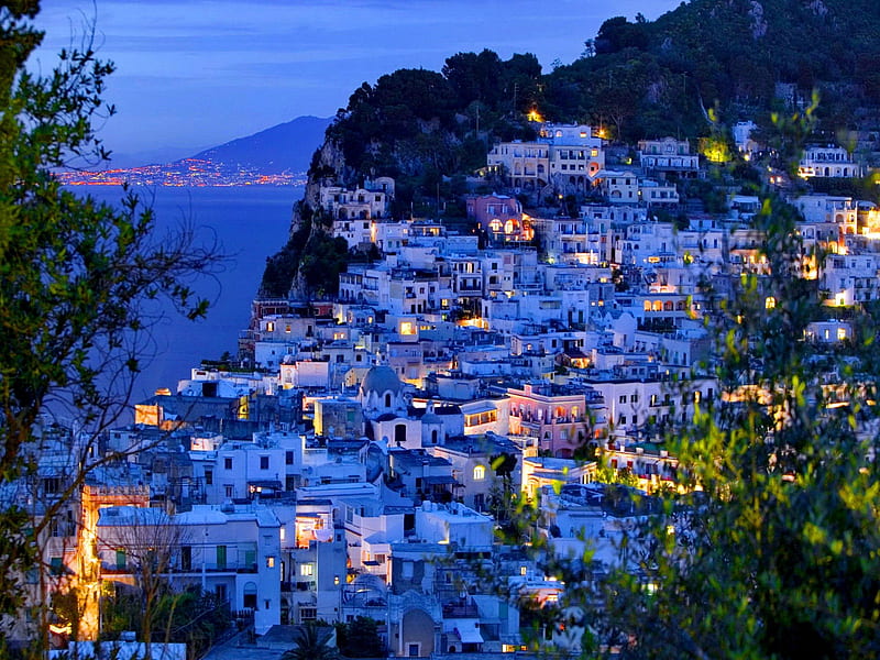 Capri island, houses, town, dusk, capri, bonito, sky, lights, mountain, city, summer, slope, village, evening, cascade, island, HD wallpaper