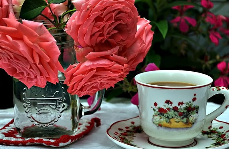 Coffee at garden, cafe, one, vase, roses, coffee table, coffee, coffee time, cup, hot, flowers, HD wallpaper