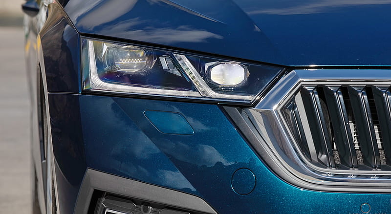 2020 Škoda Octavia - Headlight, car, HD wallpaper
