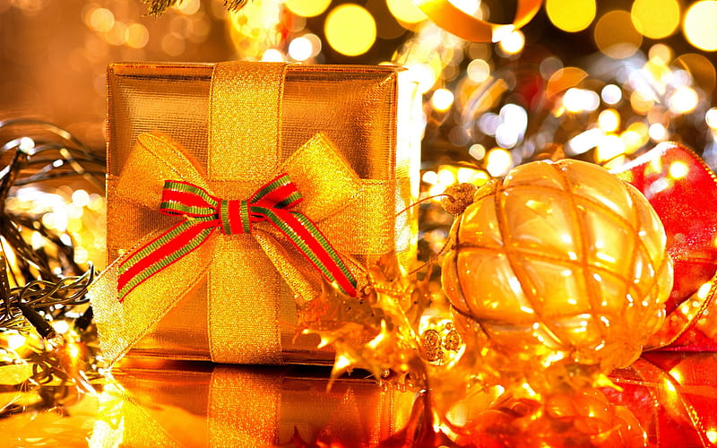 New Year, golden Christmas ball, gift, Christmas, yellow lights, HD wallpaper