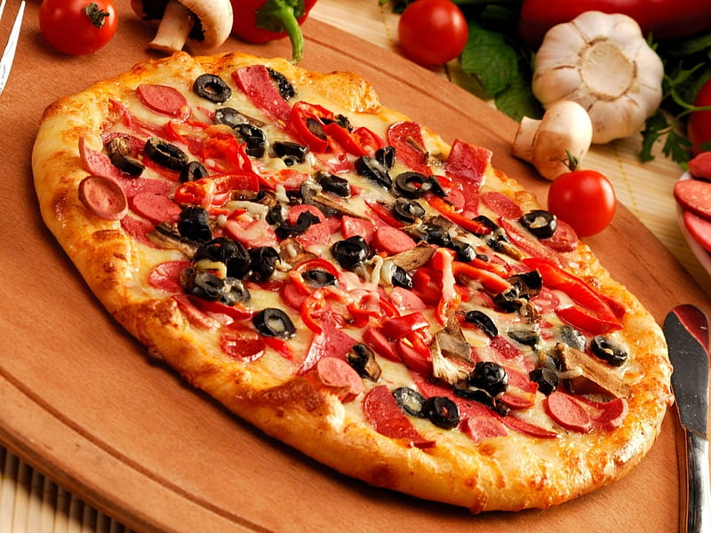 Italian Pizza, italia, mozzarela, olive, peperoni, salami, pizza, HD wallpaper